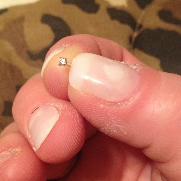 💎10k gold diamond nose ring💎