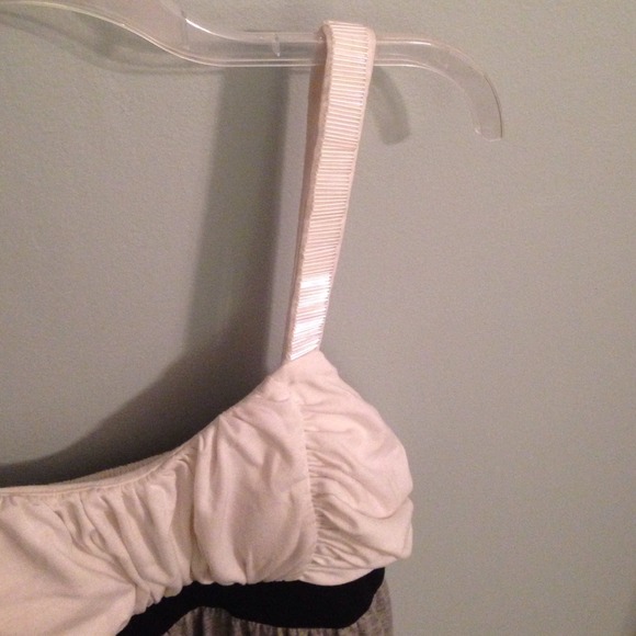 Fun, flirty tri-color dress! - Picture 2 of 3