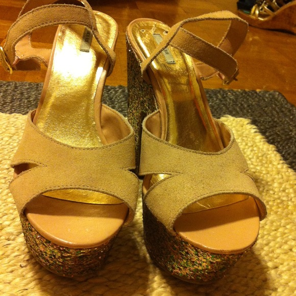 Sold in bundle! Urban Outfitters GlitteryPlatform - Picture 2 of 4