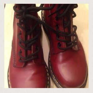 Dr. Martens Women Cherry Red Smooth 8-eye Size 8