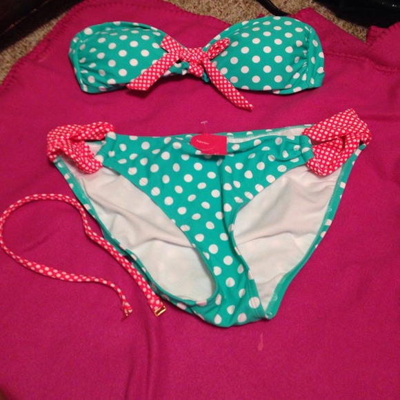 ***SOLD*** NEW polka dot bathing suit