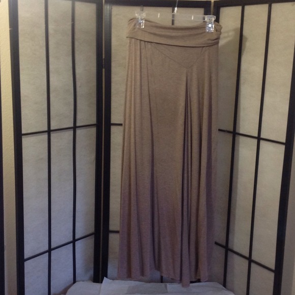Long tan maxi skirt. Max Studios.  Size medium.