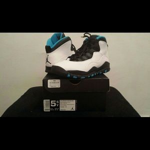 BEST OFFER NO TRADES Nike Jordans