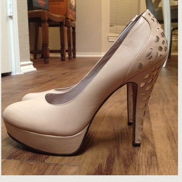 Nude Vince Camuto Platform pumps