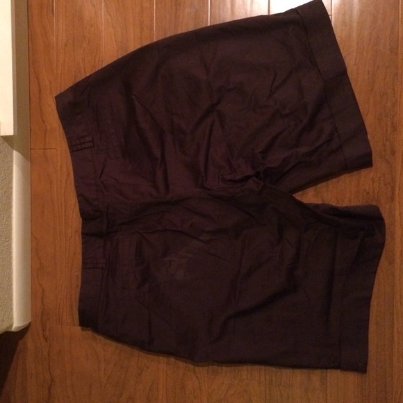 Cuffed Brown Shorts (5) - Picture 2 of 2