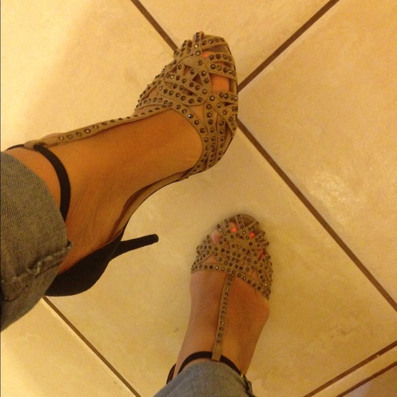 Nine West pumps 🎉🎉Host pick🎉🎉 😃