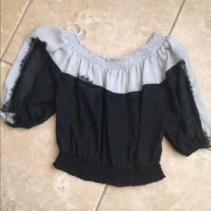 Perfect spring top with open arms