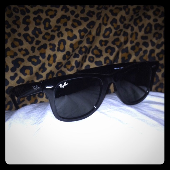 LOWERED! Brand new Wayferer Ray Ban Sunglasses!😎