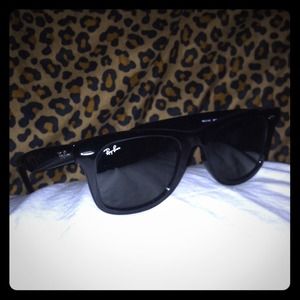 LOWERED! Brand new Wayferer Ray Ban Sunglasses!😎
