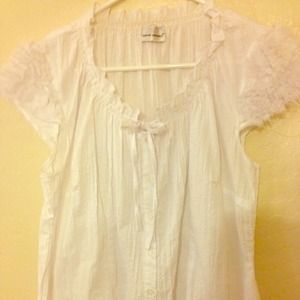 Cute white cotton top with capped sleeves