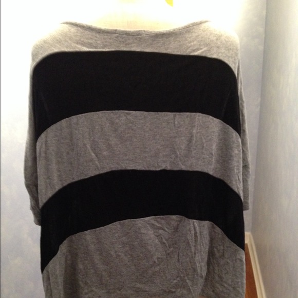 Extended shoulder stripe tee - Picture 3 of 4