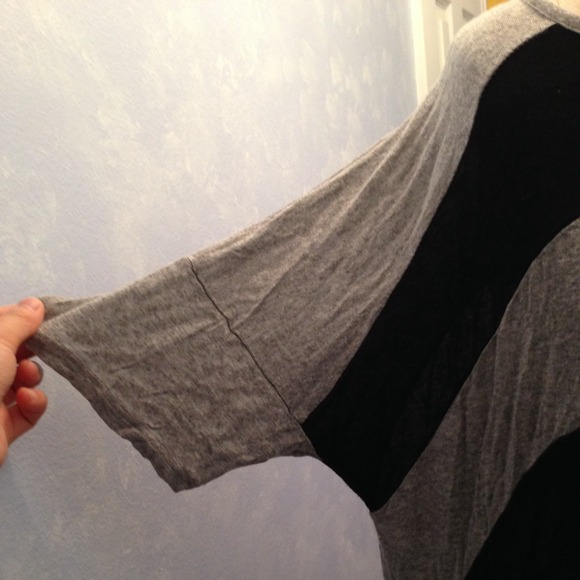 Extended shoulder stripe tee - Picture 4 of 4