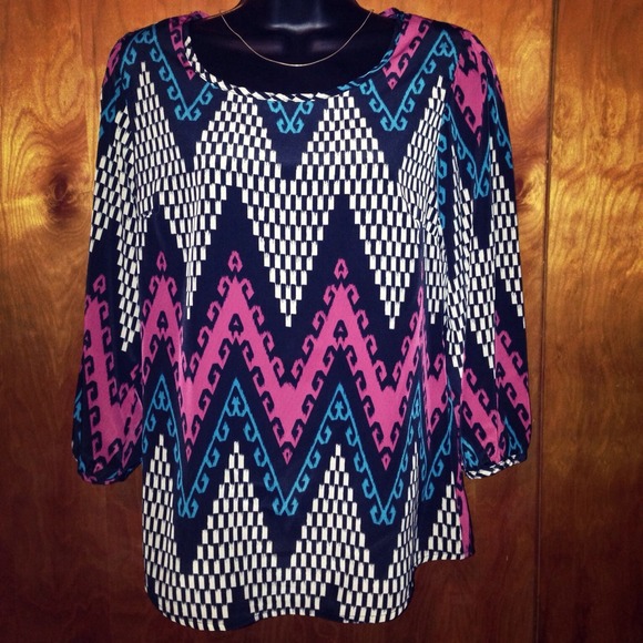 🦄🦄🦄 ***NWOT Tribal Print Tunic***