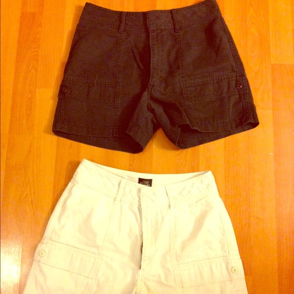 Cute back and off white shorts *bundled*