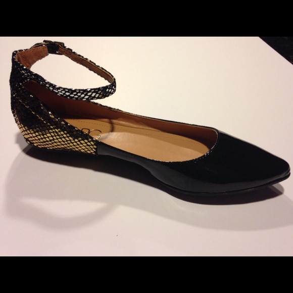 bcbg flat shoes 75 bcbg shoes bcbg zuma reptile leather flat bcbg flat shoes 75 bcbg shoes bcbg zuma reptile leather flat