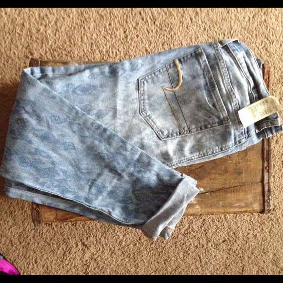 American Eagle Cropped Jeans