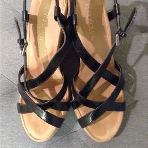 ⬇️Reduced $! Aerosoles black platform wedges! 7.5