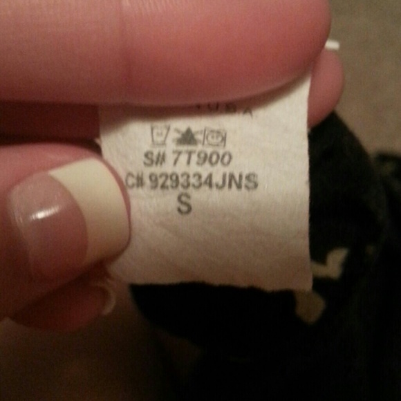 Black hooded shirt w/ tan skulls - Picture 4 of 4