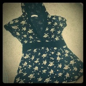 Black hooded shirt w/ tan skulls
