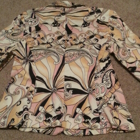 Beautiful suit jacket - Picture 3 of 4