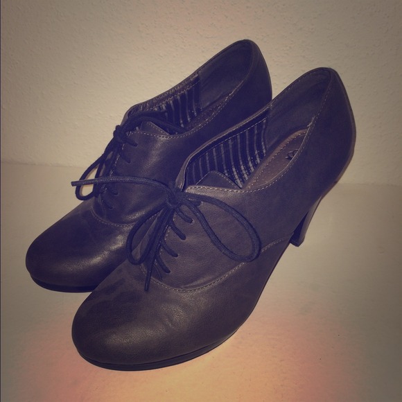 Fergie grey heel booties!