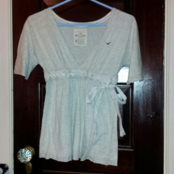 gray hollister top