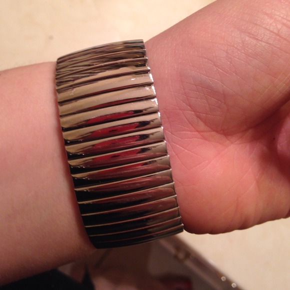 Betsey Johnson watch - Picture 3 of 4