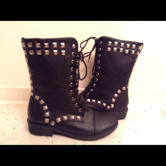 Combat boots