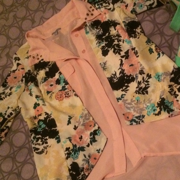 Charlotte Russe Tops - 🚫SOLD🚫💚cute pinkish see through top💚