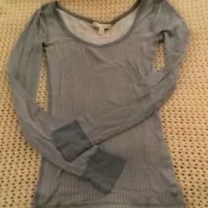 Long sleeve light weight top