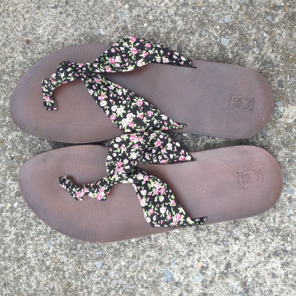 🌸floral flip flops🌸