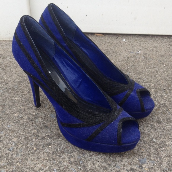 💙blue heels with peep toe💙