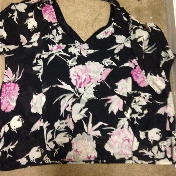 Gorgeous flower top
