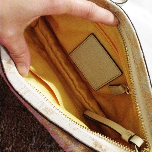 Coach clutch - Picture 2 of 3