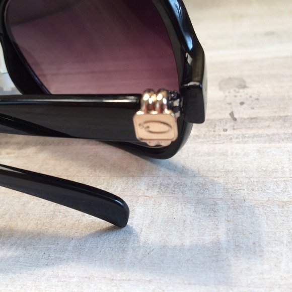 NEW Oscar de la Renta sunglasses