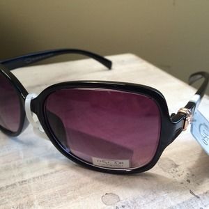 NEW Oscar de la Renta sunglasses