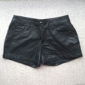 FAUX LEATHER SHORTS