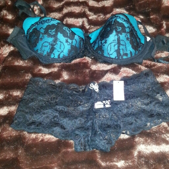 38C Bra nwot and large panty( small large) nwt.
