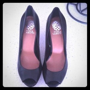 Vince Camuto black peep toe pumps