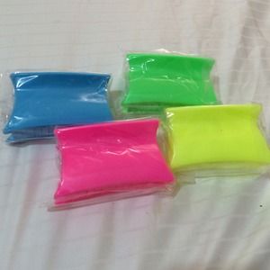 Bundle if 4 hair clips