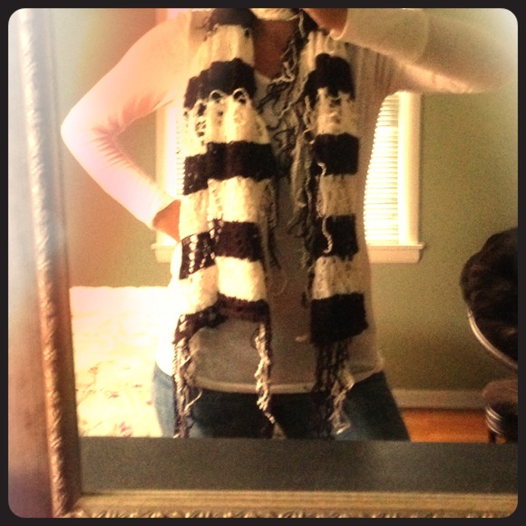 Brand new scarf! - Picture 1 of 4
