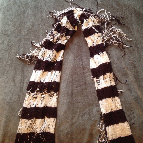 Brand new scarf! - Picture 3 of 4