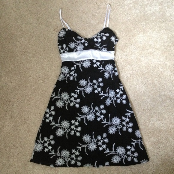 🎉HP 6/6 EVERYDAY DARLING PARTY🎉🍀NWOT BnW DRESS