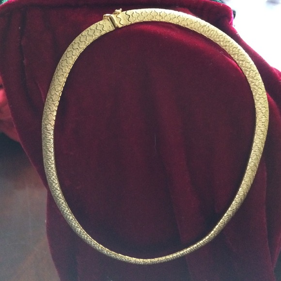 Snake neck lace gold