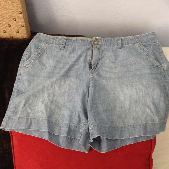 Gap ...Light blue short STRECH
