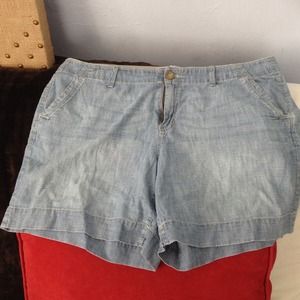 Gap ...Light blue short STRECH