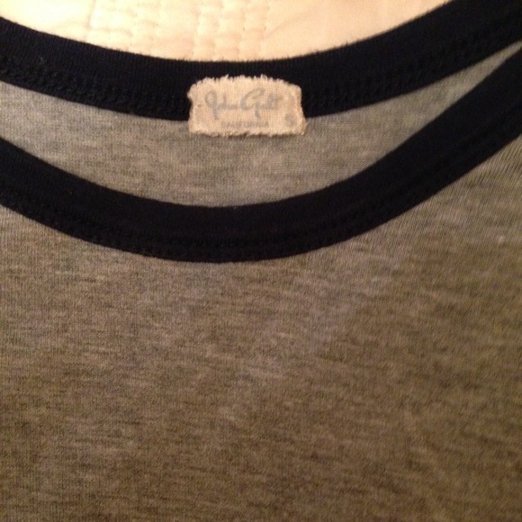 🌸paypal only🌸 brandy melville crop t-shirt. - Picture 2 of 2