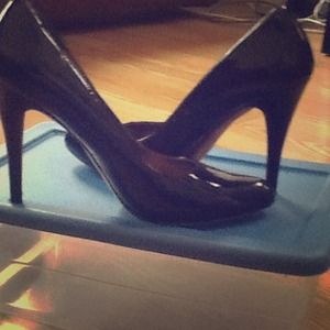 Sexy black patent leather pumps!