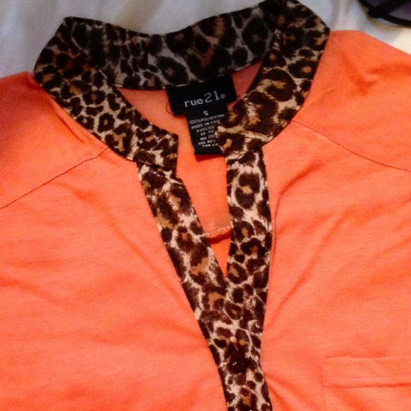 ❌❌SOLD❌❌Cute top - Picture 2 of 4