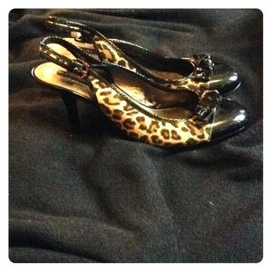 BRAND NEW bandolino 2 1/2 inch heel